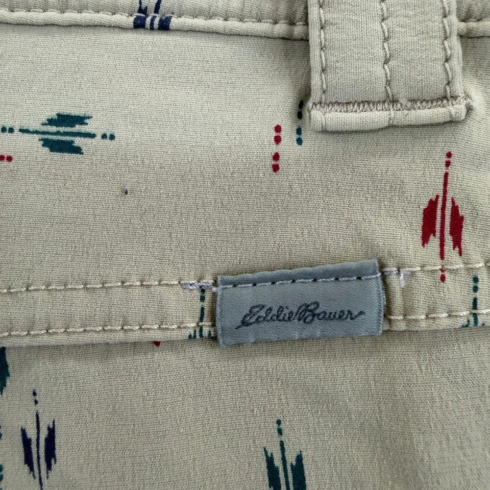 Eddie Bauer Travex Shorts Womens 6 Tan Arrow Print Hiking Outdoor Cargo Stretch